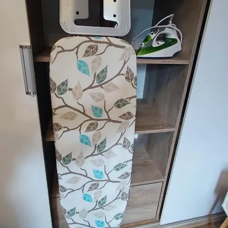 Cozy, & Quiet Lucky - Free Public Parking Apartment *