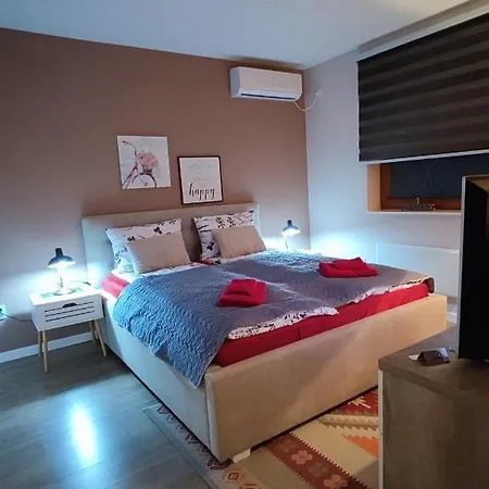 Cozy, & Quiet Lucky - Garage On Demand Or Free Public Parking *